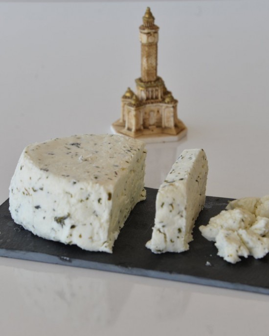 SutBon Artizan Dağ kekikli Keçi Tulum Peyniri